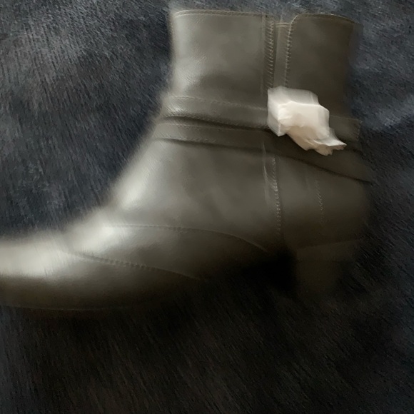 New Faux-leather boots in gray, size 41 - Picture 3 of 5